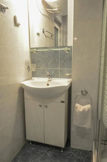 Фото номера Трехместный номер с собственной ванной комнатой Гостевой дом Guest House Ivel г. Сапарева-Баня 4