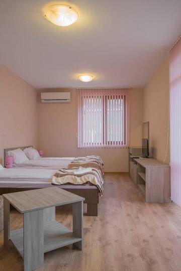 Фото номера Трехместный номер с дополнительной кроватью Гостевой дом Mini Complex Rilski Terasi г. Сапарева-Баня 3