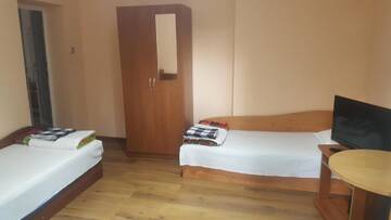 Фото номера Трехместный номер с балконом Гостевой дом Guest House Zdravets г. Сапарева-Баня 3