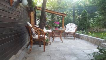 Фото номера Трехместный номер с балконом Гостевой дом Guest House Zdravets г. Сапарева-Баня 4