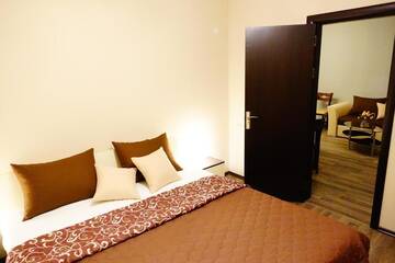 Фото номера Апартаменты с 2 спальнями и выходом к бассейну Отель Аpart Hotel &amp; Spa Sapareva Banya г. Сапарева-Баня 9
