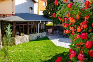 Фото номера Дом с 5 спальнями Гостевой дом Guest House ViA г. Сапарева-Баня 4