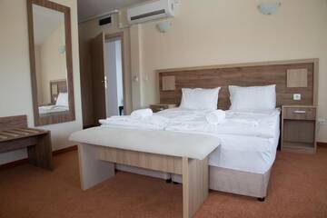 Фото номера Двухместный номер с 1 кроватью и балконом Отель Sveti Nikola Family Hotel Sapareva Banya г. Сапарева-Баня 8