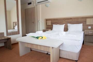 Фото номера Двухместный номер с 1 кроватью и балконом Отель Sveti Nikola Family Hotel Sapareva Banya г. Сапарева-Баня 9