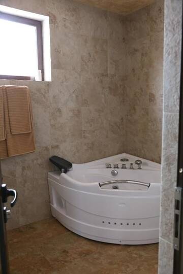 Фото номера Дом с 5 спальнями Гостевой дом Holiday House Kubrat г. Сапарева-Баня 32