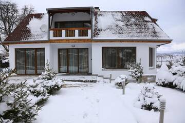 Фото номера Дом с 5 спальнями Гостевой дом Holiday House Kubrat г. Сапарева-Баня 30