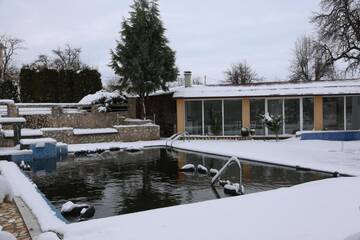 Фото номера Дом с 5 спальнями Гостевой дом Holiday House Kubrat г. Сапарева-Баня 12