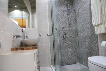 Фото номера Дом с 5 спальнями Гостевой дом Holiday House Kubrat г. Сапарева-Баня 44