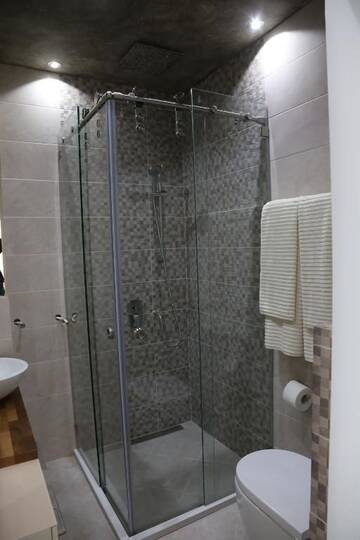 Фото номера Дом с 5 спальнями Гостевой дом Holiday House Kubrat г. Сапарева-Баня 51