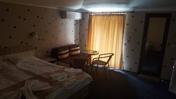 Фото номера Двухместный номер Делюкс с 1 кроватью и балконом Гостевой дом Sirakovata Kushta г. Сапарева-Баня 2
