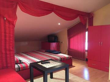 Фото номера Двухместный номер с 1 кроватью и балконом Гостевой дом Guest House Angelkovi г. Сапарева-Баня 3