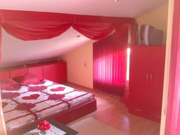 Фото номера Двухместный номер с 1 кроватью и балконом Гостевой дом Guest House Angelkovi г. Сапарева-Баня 5