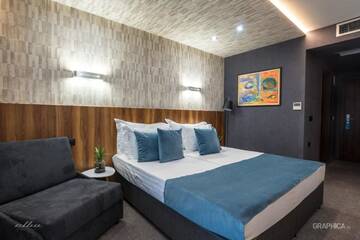 Фото номера Двухместный номер Делюкс с 1 кроватью Отель 103 Degrees Hotel &amp; Spa г. Сапарева-Баня 3