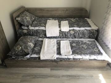Фото номера Четырехместный номер с балконом Гостевой дом Guest House Rest г. Сапарева-Баня 3
